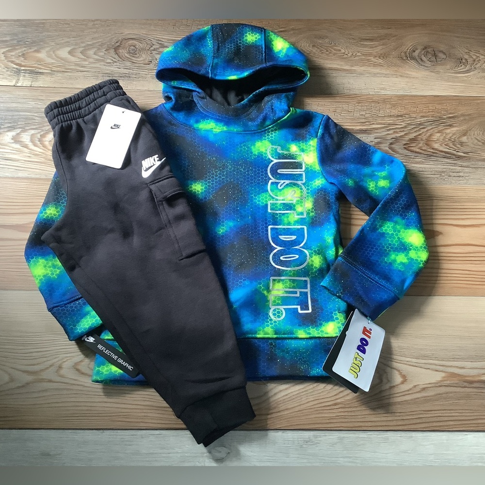 Nike Boys hoodie  & cargo jogger outfit Size 4/4T(NWT)~PRICE IS FIRM~